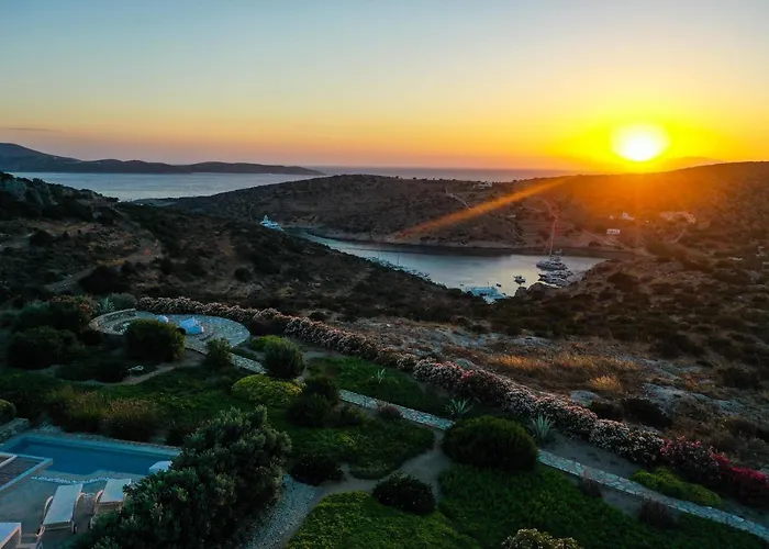 Schinoza Luxury Schoinoussa