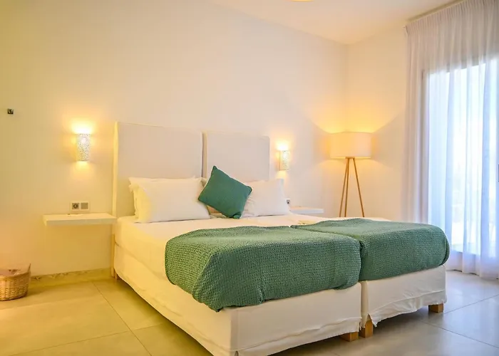 Schinoza Luxury Schoinoussa